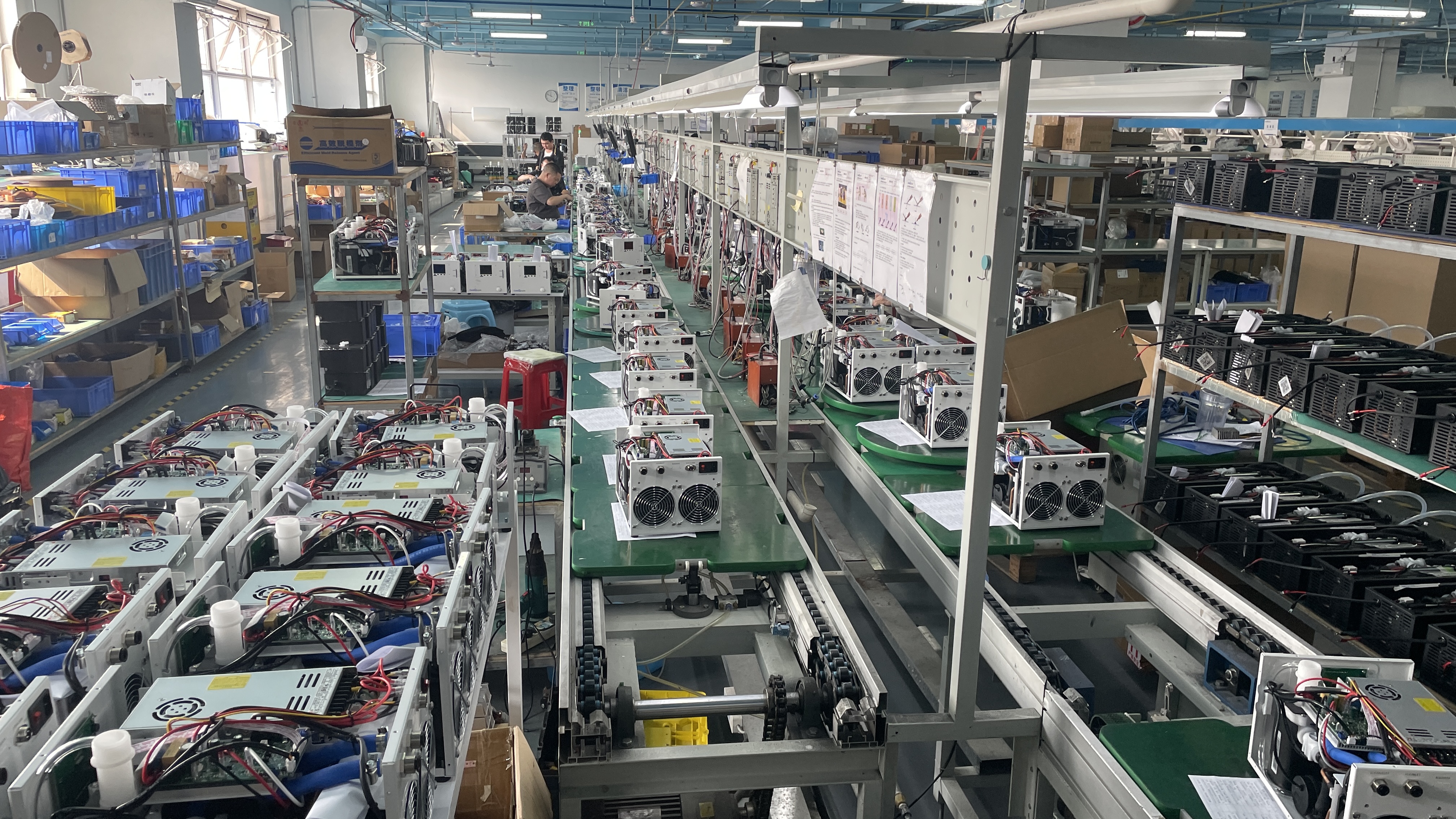 miniature laser chiller for medical laser systems